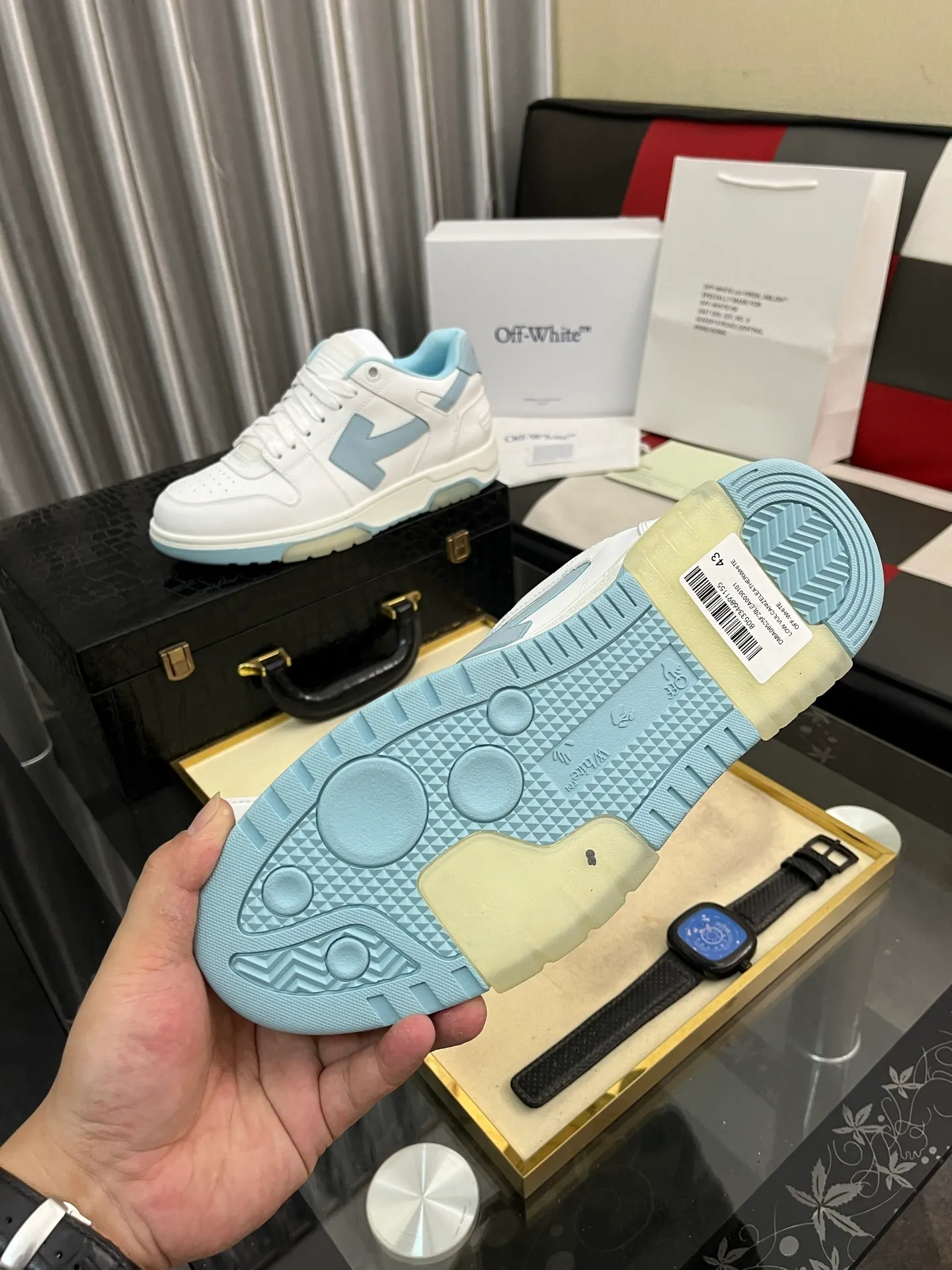 Men's shoes 💰600⌚️⌚️ OFF-White C/O VirGil Abloh fashionable and versatile casual shoes. Exclusive first release of the new model. Made of environmentally friendly cowhide leather and mesh fabric upper material. The insole is embedded with foam cushioning EVA material. The correct midsole is equipped with EVA lightweight cushioning. External tooth nail rubber outsole. The correct accessories can be customized simultaneously. Women's model: 35-40 Men's model: 39-45